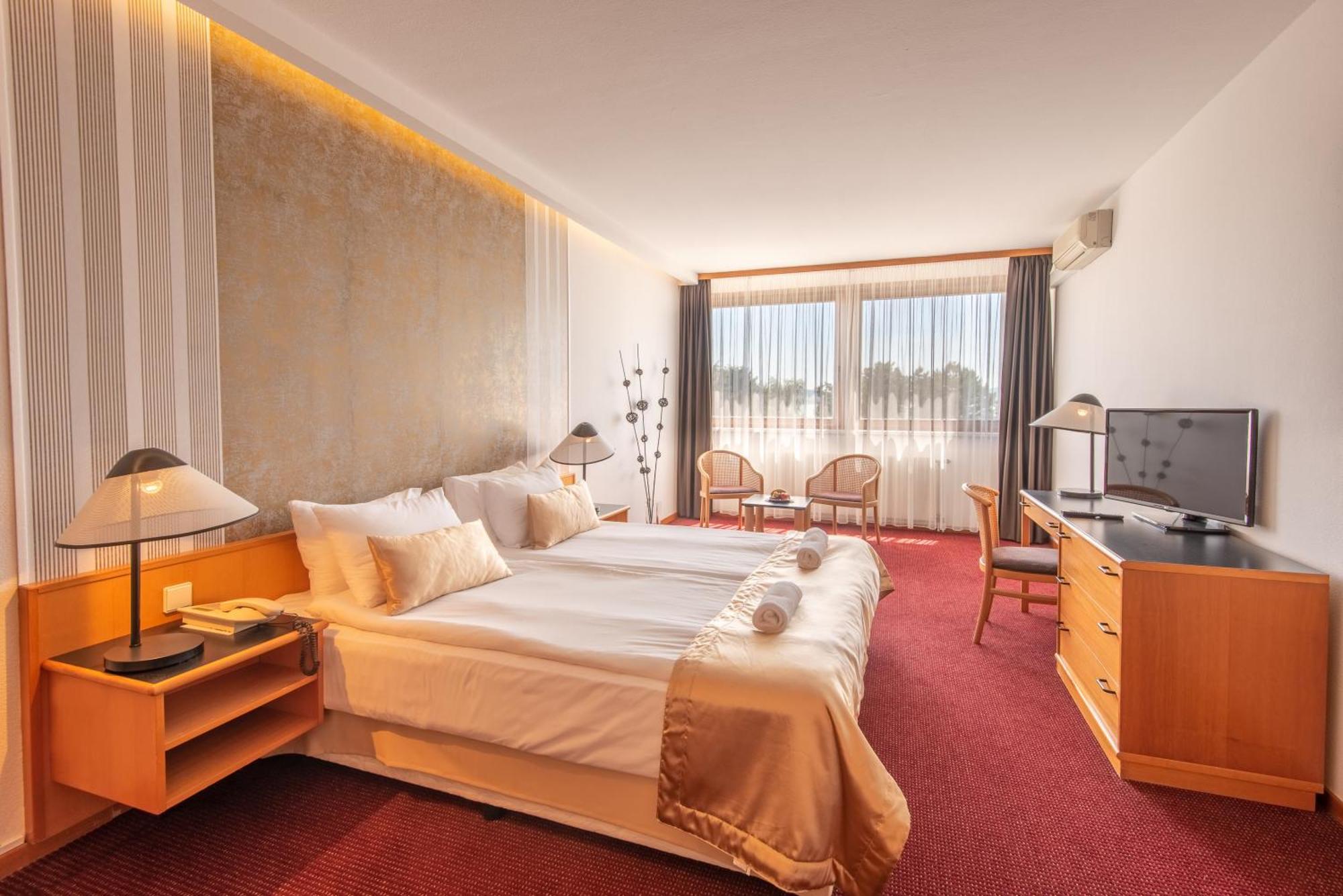 Hotel Club Tihany Bagian luar foto