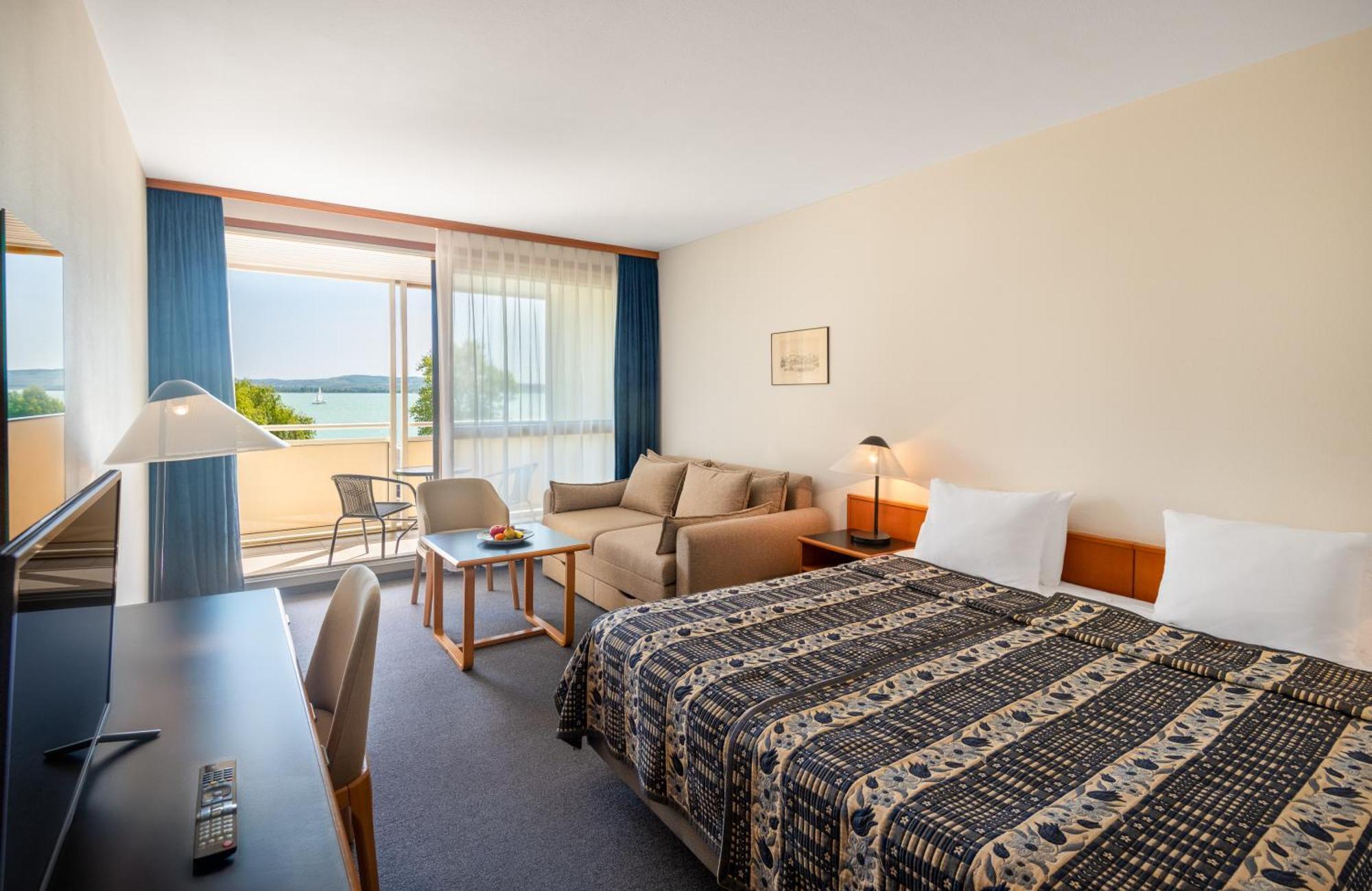 Hotel Club Tihany Bagian luar foto