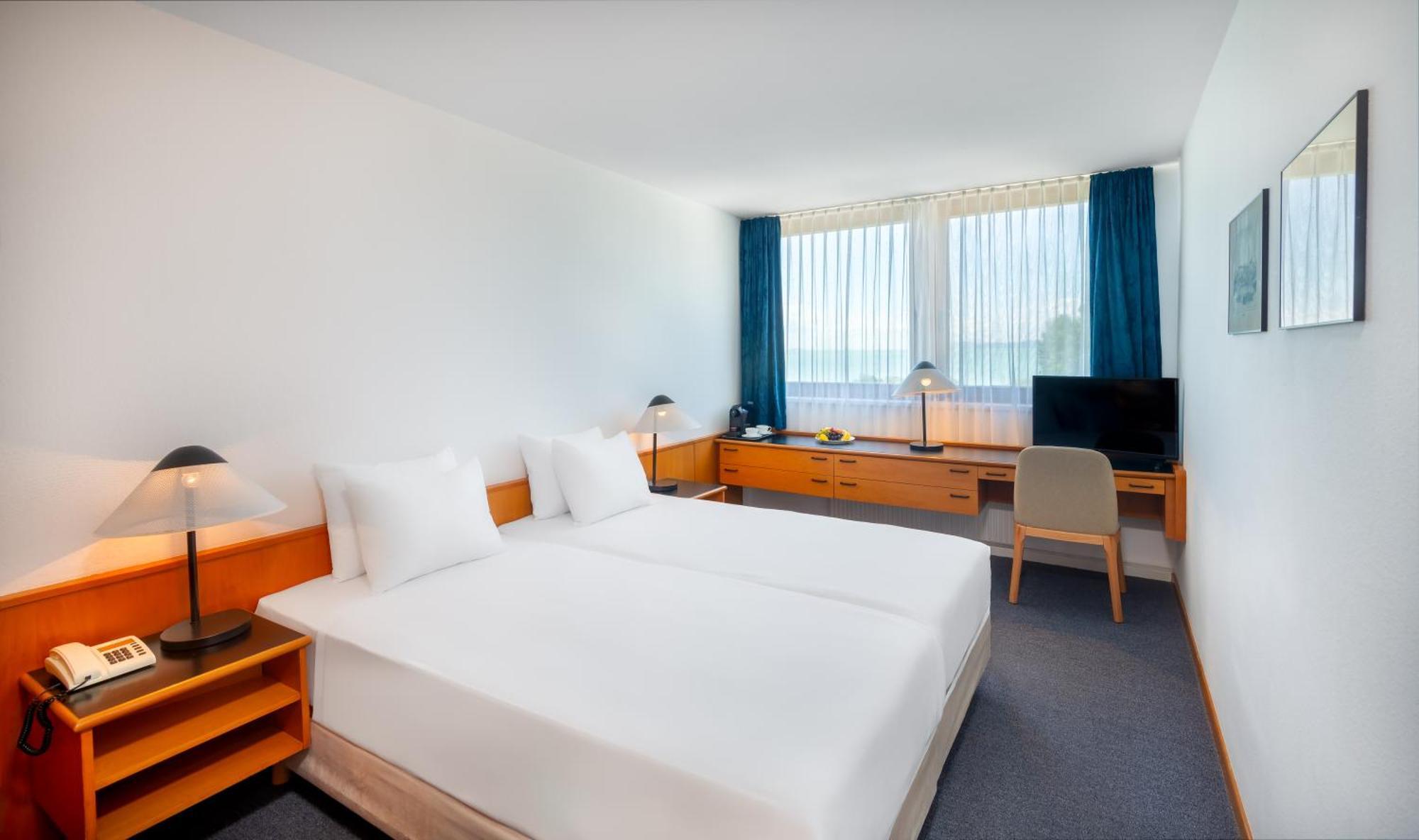 Hotel Club Tihany Bagian luar foto